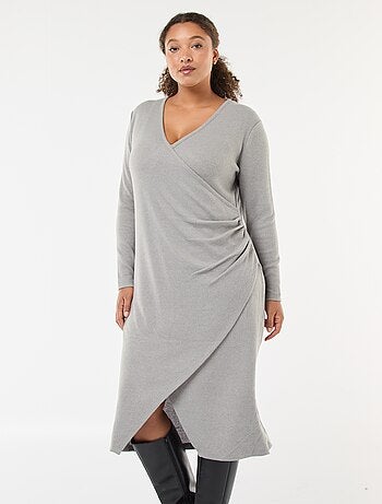 Abito midi a portafoglio in maglia