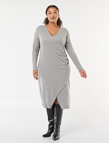 Abito midi a portafoglio in maglia