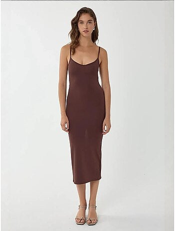 Abito midi aderente con scollo a V e spalline sottili