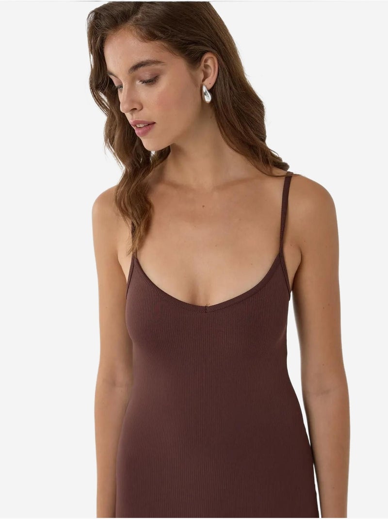 Abito midi aderente con scollo a V e spalline sottili Marrone - Kiabi
