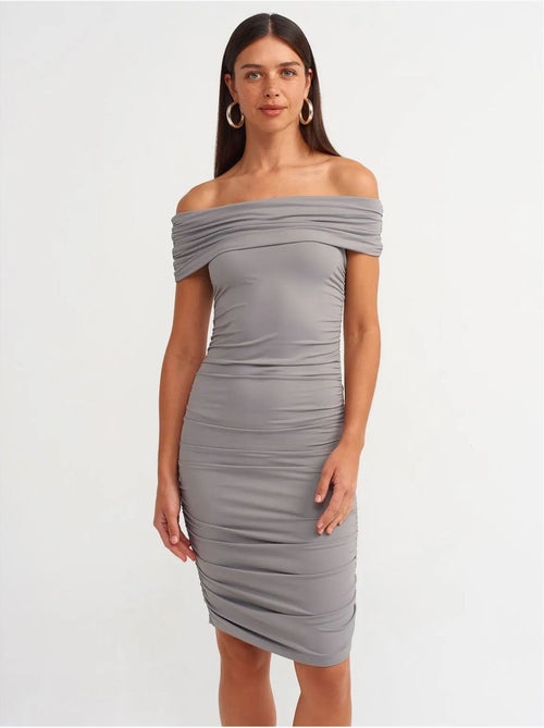 Abito midi aderente con scollo bardot dilvin - Kiabi Abito midi aderente con scollo bardot dilvin - Kiabi