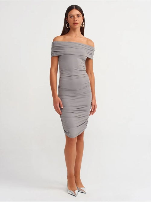Abito midi aderente con scollo bardot dilvin - Kiabi Abito midi aderente con scollo bardot dilvin - Kiabi