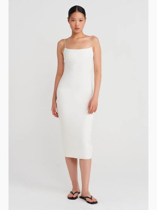 Abito midi aderente senza maniche con dettaglio cut-out dilvin - Kiabi Abito midi aderente senza maniche con dettaglio cut-out dilvin - Kiabi