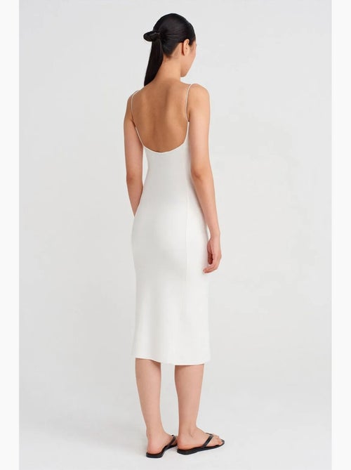 Abito midi aderente senza maniche con dettaglio cut-out dilvin - Kiabi Abito midi aderente senza maniche con dettaglio cut-out dilvin - Kiabi