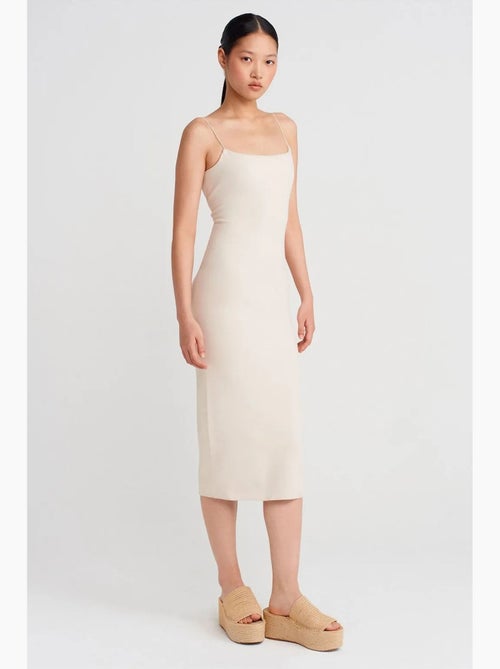 Abito midi aderente senza maniche con dettaglio cut-out dilvin - Kiabi Abito midi aderente senza maniche con dettaglio cut-out dilvin - Kiabi