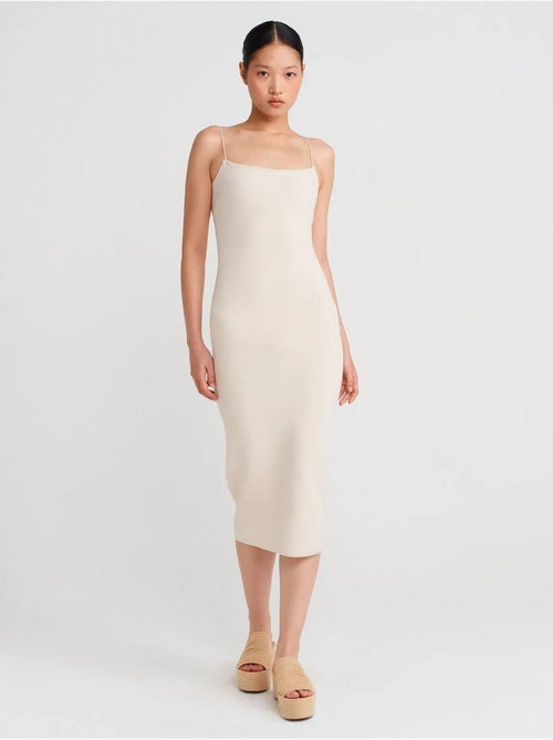 Abito midi aderente senza maniche con dettaglio cut-out dilvin - Kiabi Abito midi aderente senza maniche con dettaglio cut-out dilvin - Kiabi