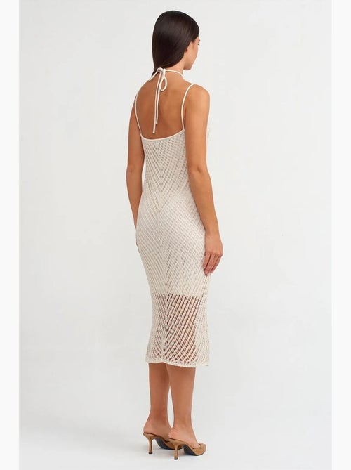 Abito midi allacciato al collo testurizzato con cut-out dilvin - Kiabi Abito midi allacciato al collo testurizzato con cut-out dilvin - Kiabi