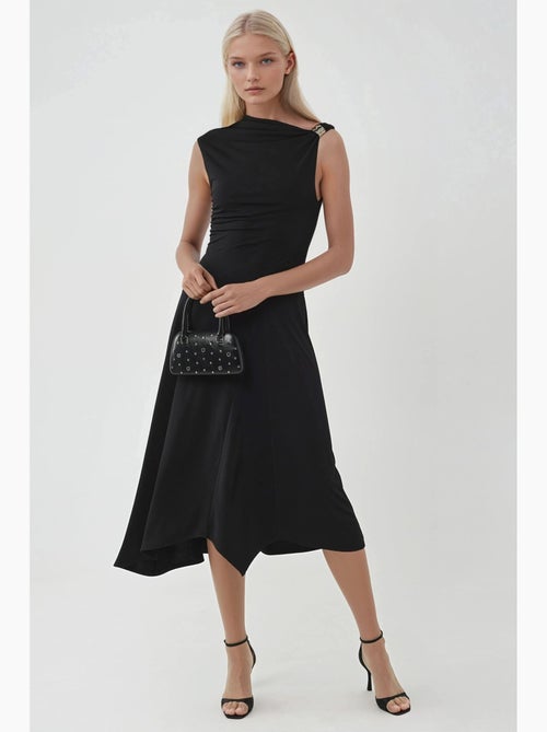 Abito midi asimmetrico con dettaglio accessorio busem - Kiabi Abito midi asimmetrico con dettaglio accessorio busem - Kiabi