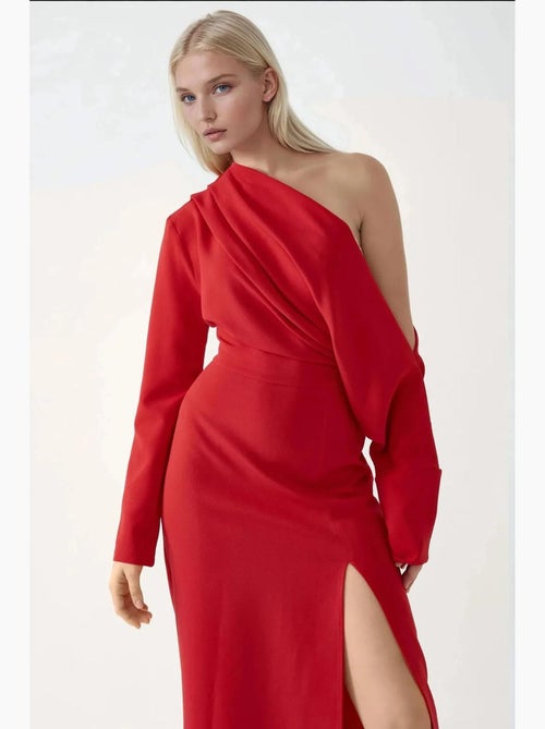 Abito midi bodycon con colletto asimmetrico e spacco hiccup - Kiabi Abito midi bodycon con colletto asimmetrico e spacco hiccup - Kiabi