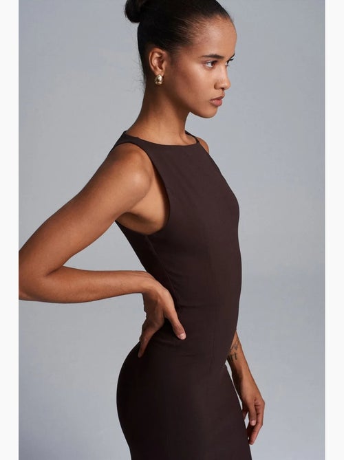 Abito midi bodycon senza maniche con spacco dilvin - Kiabi Abito midi bodycon senza maniche con spacco dilvin - Kiabi
