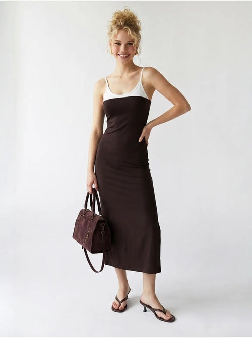 Abito midi bodycon senza maniche con spacco mixray - Kiabi Abito midi bodycon senza maniche con spacco mixray - Kiabi