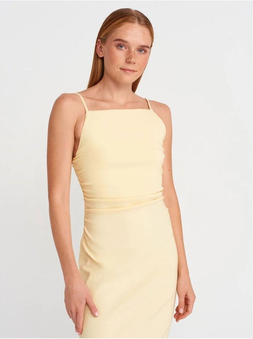 Abito midi bodycon senza maniche dilvin - Kiabi Abito midi bodycon senza maniche dilvin - Kiabi