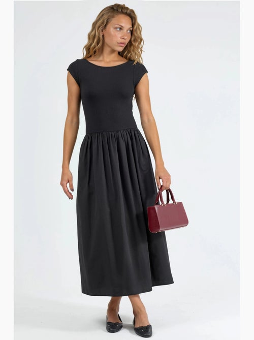 Abito midi casual con scollo rotondo busem - Kiabi Abito midi casual con scollo rotondo busem - Kiabi