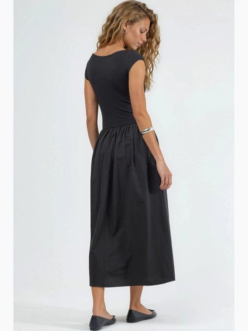 Abito midi casual con scollo rotondo busem - Kiabi Abito midi casual con scollo rotondo busem - Kiabi