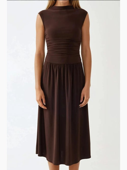 Abito midi comfort fit con girocollo hiccup - Kiabi Abito midi comfort fit con girocollo hiccup - Kiabi