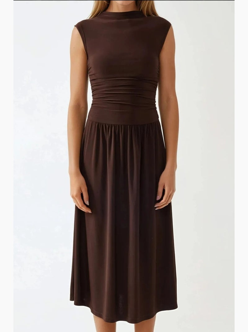 Abito midi comfort fit con girocollo hiccup Marrone scuro - Kiabi