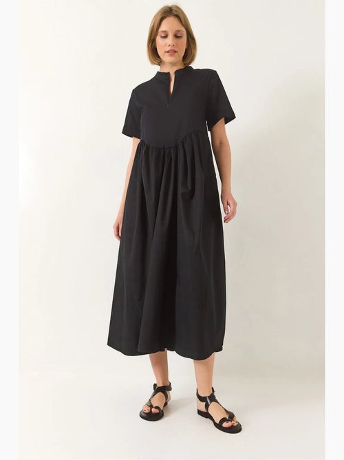 Abito midi con colletto tippet e dettaglio con volant lucci - Kiabi Abito midi con colletto tippet e dettaglio con volant lucci - Kiabi