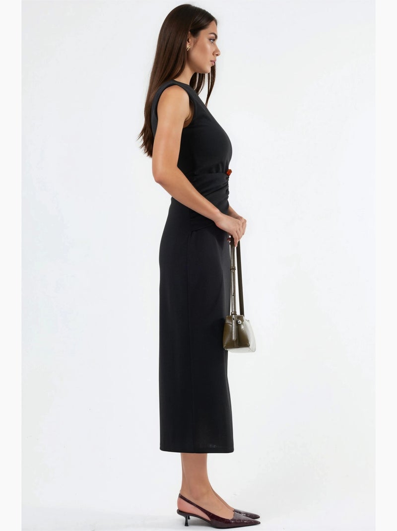 Abito midi con collo asimmetrico e dettagli accessorio busem Nero - Kiabi