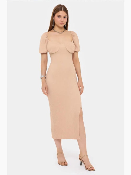 Abito midi con scollo a cuore e maniche a sbuffo con spacco laterale hiccup - Kiabi Abito midi con scollo a cuore e maniche a sbuffo con spacco laterale hiccup - Kiabi
