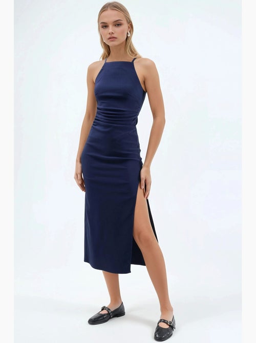 Abito midi con scollo all’americana e spacco hiccup - Kiabi Abito midi con scollo all’americana e spacco hiccup - Kiabi