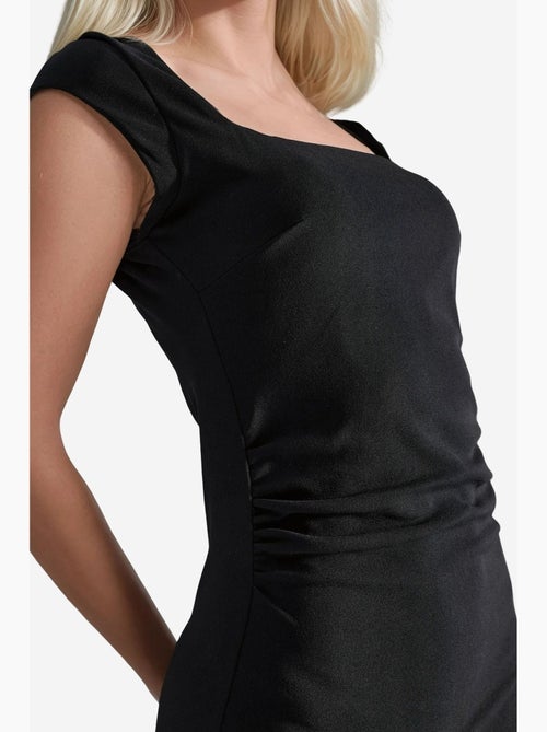Abito midi con scollo quadrato e dettaglio con spacco busem - Kiabi Abito midi con scollo quadrato e dettaglio con spacco busem - Kiabi
