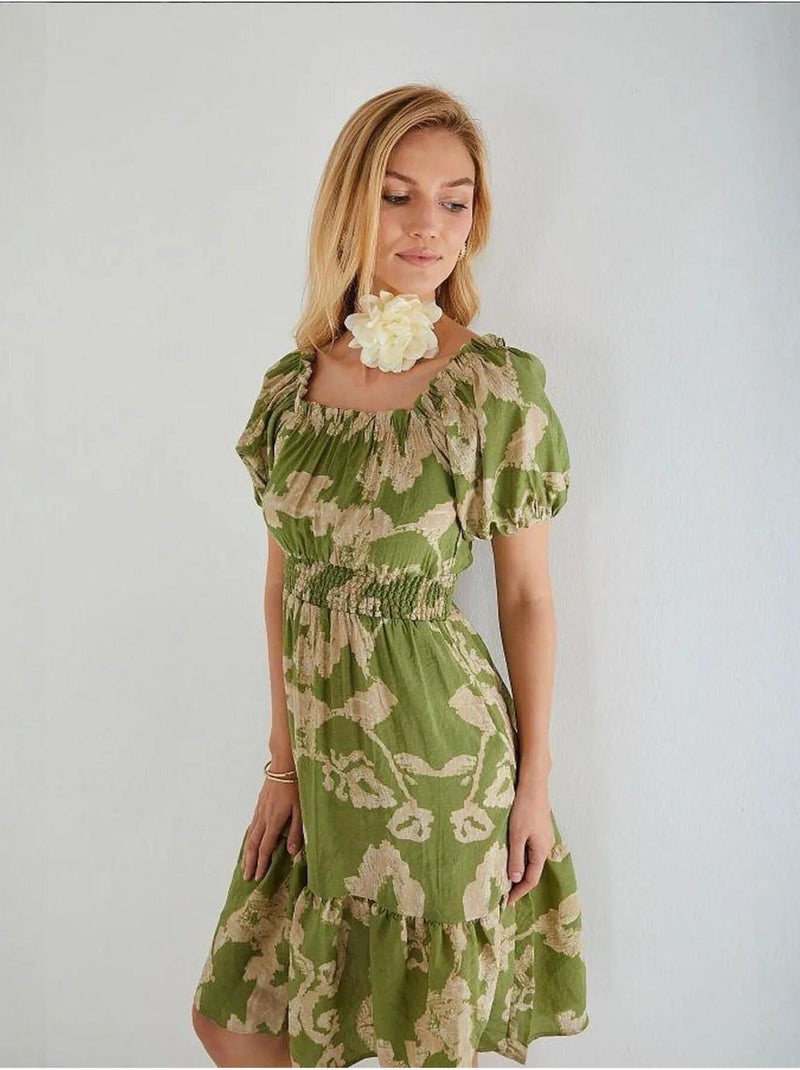 Abito midi floreale con ruches, scollo bardot e dettaglio con laccetto mixray Verde - Kiabi