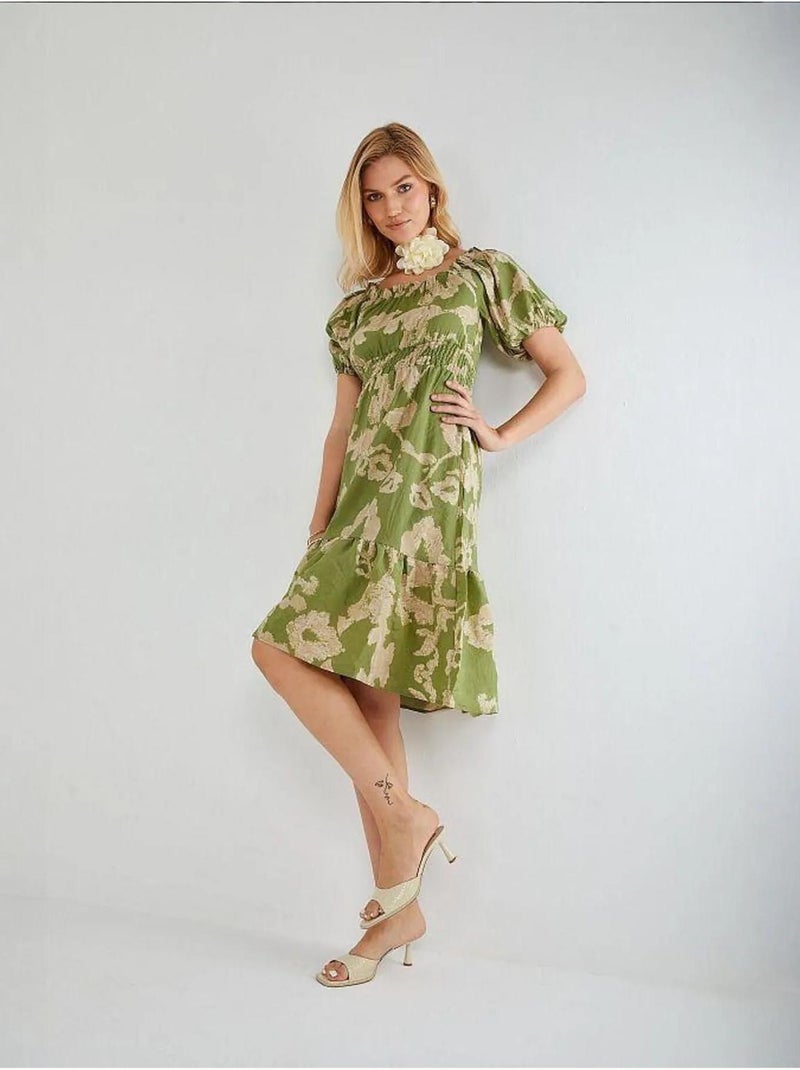 Abito midi floreale con ruches, scollo bardot e dettaglio con laccetto mixray Verde - Kiabi
