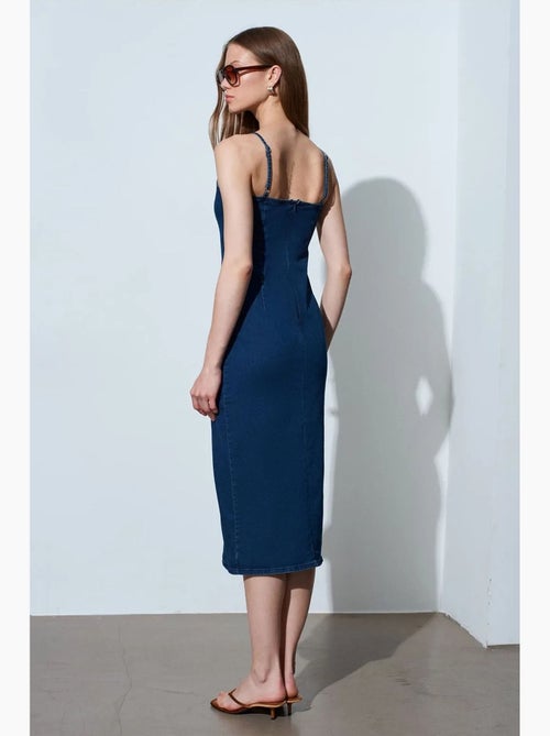 Abito midi in denim aderente senza maniche dilvin - Kiabi Abito midi in denim aderente senza maniche dilvin - Kiabi