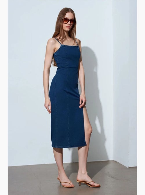 Abito midi in denim aderente senza maniche dilvin - Kiabi Abito midi in denim aderente senza maniche dilvin - Kiabi