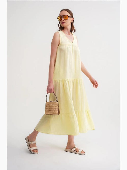 Abito midi in mussola senza maniche con scollo a v e tasche mixray - Kiabi Abito midi in mussola senza maniche con scollo a v e tasche mixray - Kiabi