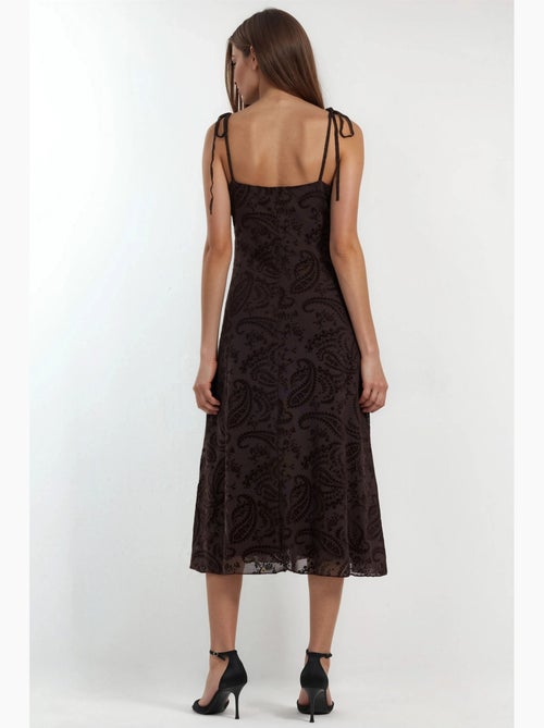 Abito midi in tulle a linea a floreale hiccup - Kiabi Abito midi in tulle a linea a floreale hiccup - Kiabi