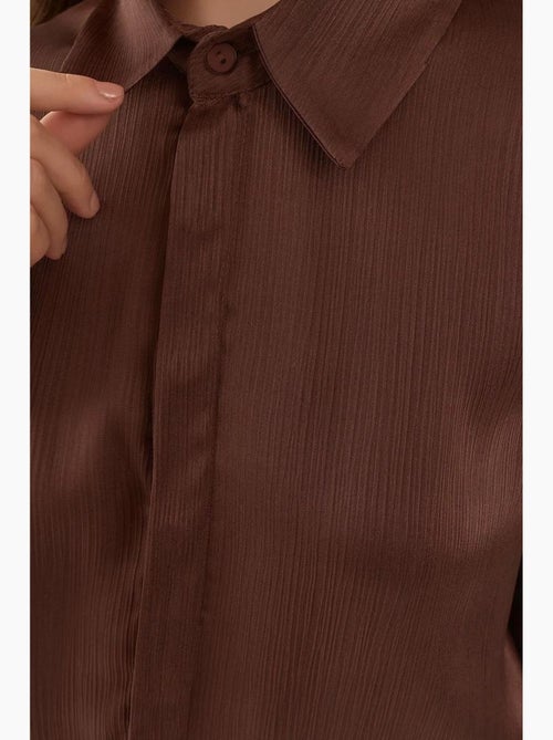 Abito mini con ruches e drappeggio, maniche lunghe e colletto a camicia hiccup - Kiabi Abito mini con ruches e drappeggio, maniche lunghe e colletto a camicia hiccup - Kiabi