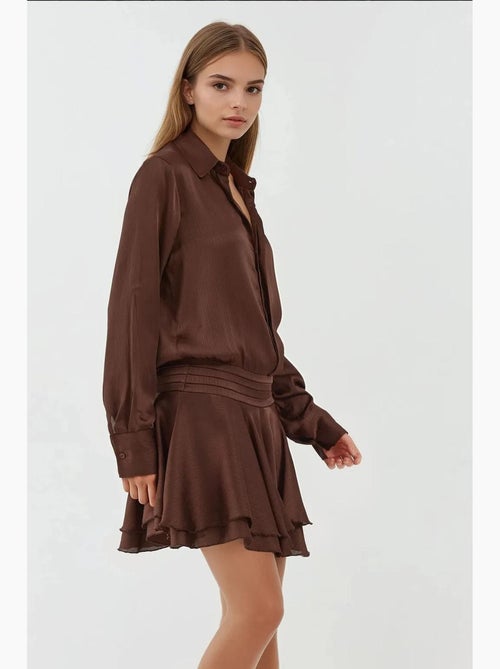 Abito mini con ruches e drappeggio, maniche lunghe e colletto a camicia hiccup - Kiabi Abito mini con ruches e drappeggio, maniche lunghe e colletto a camicia hiccup - Kiabi