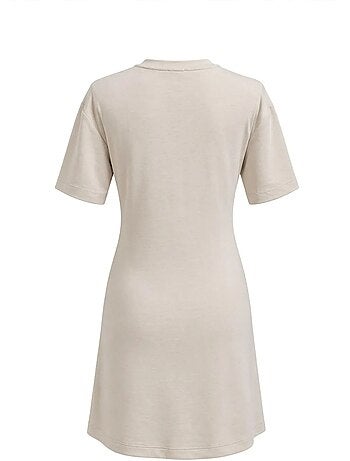 Abito mini t-shirt con girocollo e accessorio in pietra mixray