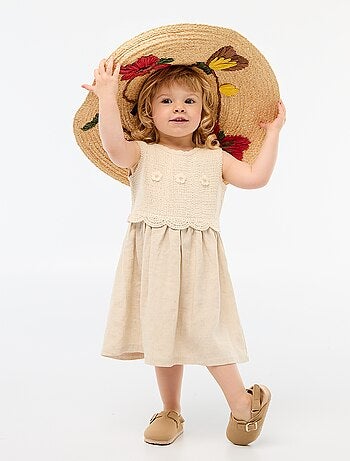 Abito smanicato con top all'uncinetto