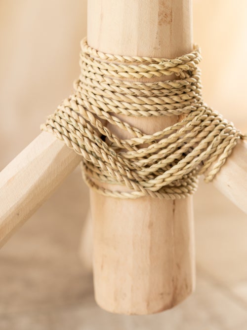 Appendiabiti in legno naturale su treppiede - Kiabi