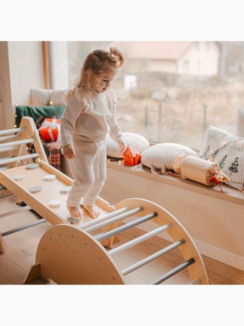Area giochi montessori in legno mamabrum 3-in-1 – triangolo pikler, arco e rampa per bambini dai +3 - Kiabi Area giochi montessori in legno mamabrum 3-in-1 – triangolo pikler, arco e rampa per bambini dai +3 - Kiabi