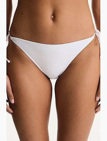 Ava slip bikini testurizzato a vita media penti