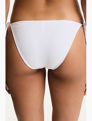 Ava slip bikini testurizzato a vita media penti