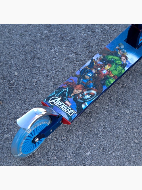 Avengers monopattino pieghevole 2 ruote con luci - Kiabi Avengers monopattino pieghevole 2 ruote con luci - Kiabi
