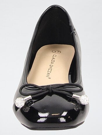 Ballerine verniciate con tacco basso