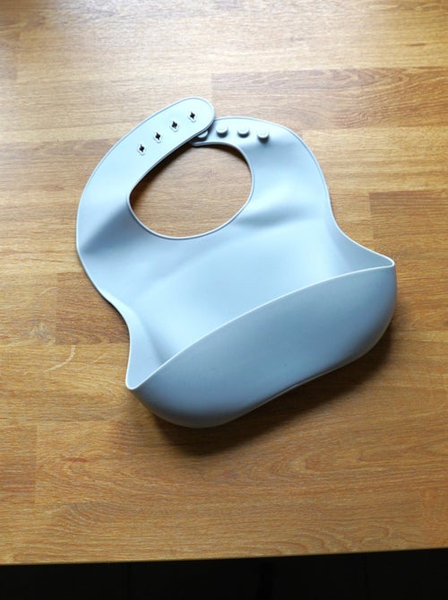 Bavaglino in silicone Thermobaby con tasca raccoglitrice, girocollo regolabile in 4 posizioni - Kiabi