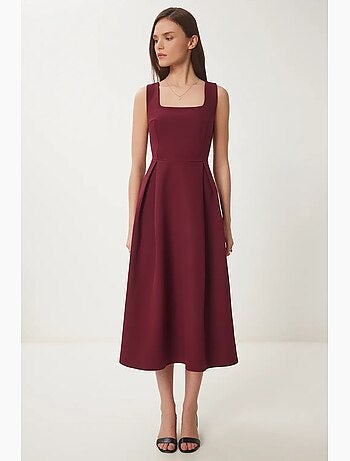 Bellissimo abito midi a trapezio con scollo quadrato e chiusura con cerniera istanbul