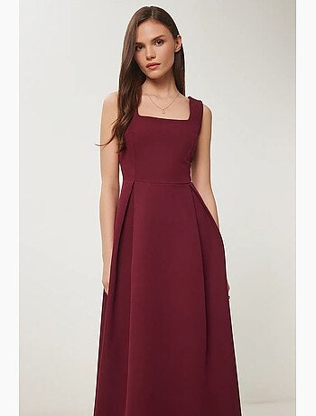 Bellissimo abito midi a trapezio con scollo quadrato e chiusura con cerniera istanbul