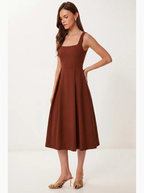 Bellissimo abito midi a trapezio con scollo quadrato e chiusura con cerniera istanbul - Kiabi Bellissimo abito midi a trapezio con scollo quadrato e chiusura con cerniera istanbul - Kiabi