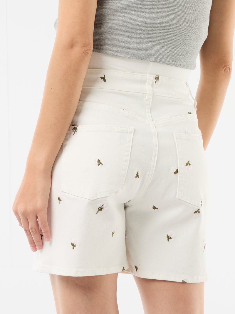 Bermuda in denim a vita alta premaman con ricami Bianco - Kiabi