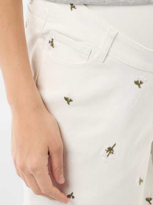 Bermuda in denim a vita alta premaman con ricami - Kiabi