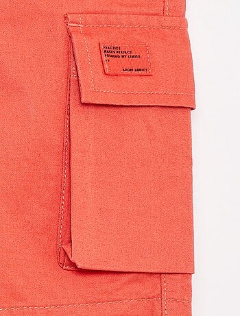 Bermuda tinta unita con tasche con patta