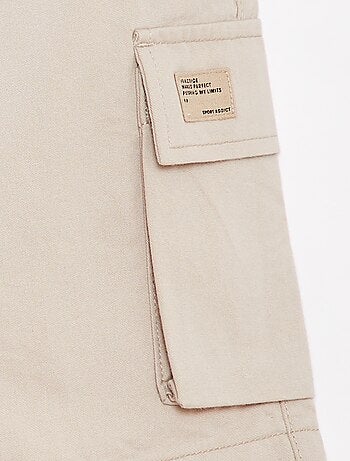 Bermuda tinta unita con tasche con patta