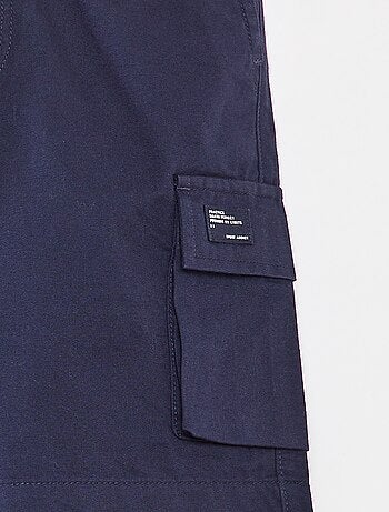 Bermuda tinta unita con tasche con patta